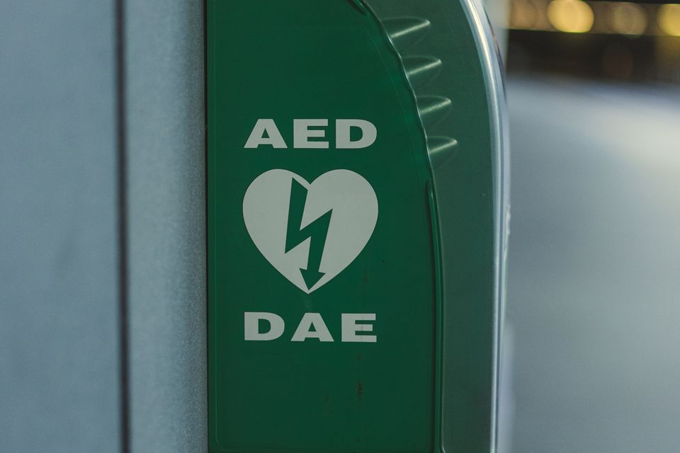 Una postazione pubblica con defibrillatore automatico